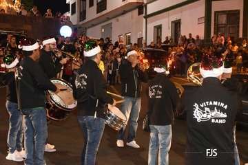 Papá Noel irrumpe en Lomo Magullo en un 4x4/FJS Fotografía.